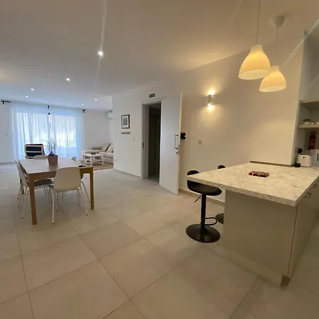 Swieqi Malaika New 2 With Courtyard Апартаменты