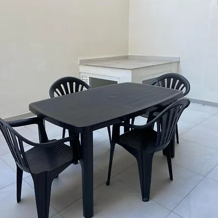 Апартаменты Swieqi Malaika New 2 With Courtyard