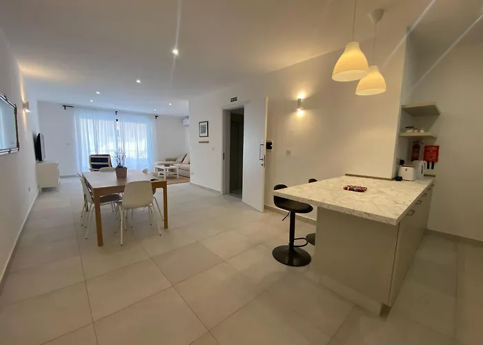 Swieqi Malaika New 2 With Courtyard Apartman